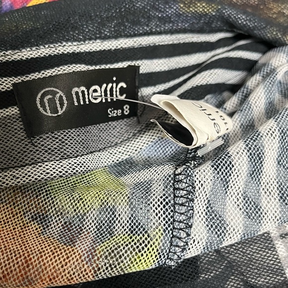 Merric size 8 woman’s sheer long trench style top floral black and white - Picture 7 of 7